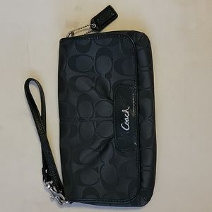 Coach wristlet, black